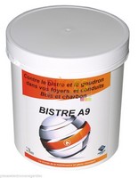 Bistre A9 - Produit déstiné à l'élimination  des bistres et goudrons dans les Foyers et conduits de cheminées d'Appareils de Chauffage à bois et charbon.  Le BISTRE A9 est un produit en poudre conditionné en pot destiné à la réduction des bistres et des goudrons dans les foyers et les conduits de fumées ayant pour combustibles le bois ou le charbon (poêles, chaudières, cuisinières, cheminées et inserts). APPLICATION : Monter en température les parois à traiter en activant la combustion. Déposer la dose de produit sur les braises (un doseur vous est fournit avec le pot). Réduire le tirage au minimum afin de prolonger le traitement par l'émission des fumées libérées et chargées de produit. ATTENTION, L'UTILISATION DU BISTRE A9 N'EXCLUT PAS UN RAMONAGE MECANIQUE OBLIGATOIRE !. CONDITIONNEMENT : Pot 1 kg