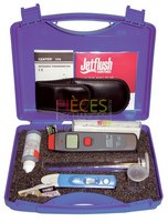 Le Kit de relevé Jetflush est fourni dans une boîte en Plastique compacte et résistante renfermant les éléments suivants :Tube de turbidité SentinelAppareil de mesure de la concentration  totale des matières dissoutes (TDS)Étalon de conductivité/TDSKit de test Sentinel/TDSMini-thermomètre à infrarouges